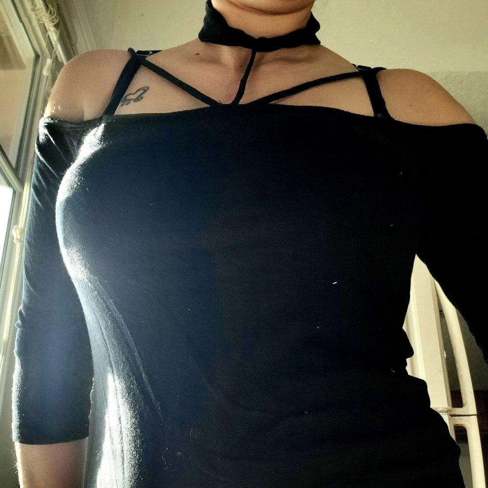 Small, Strappy Midsleve